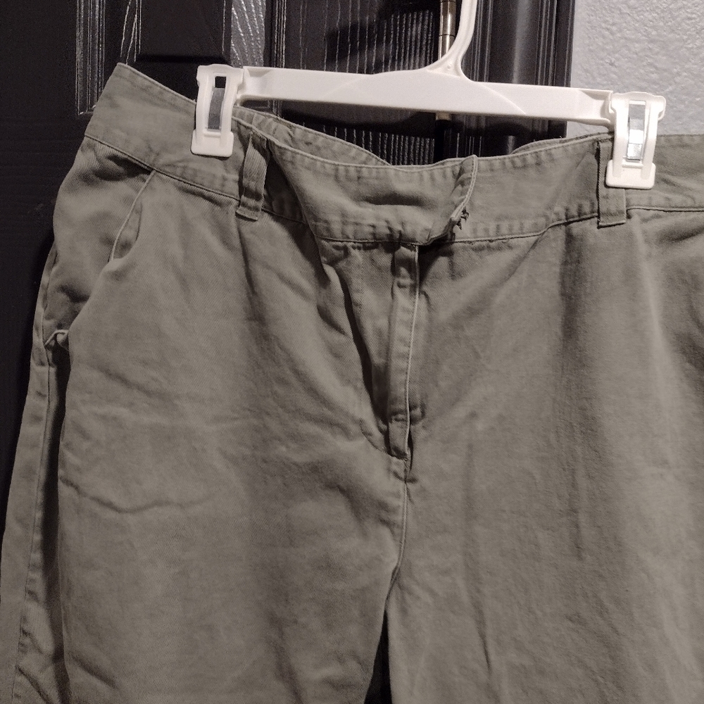 Ladies Basic Additions Green Capris - image 3